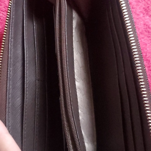 Michael Kors Wallet - Picture 10 of 10